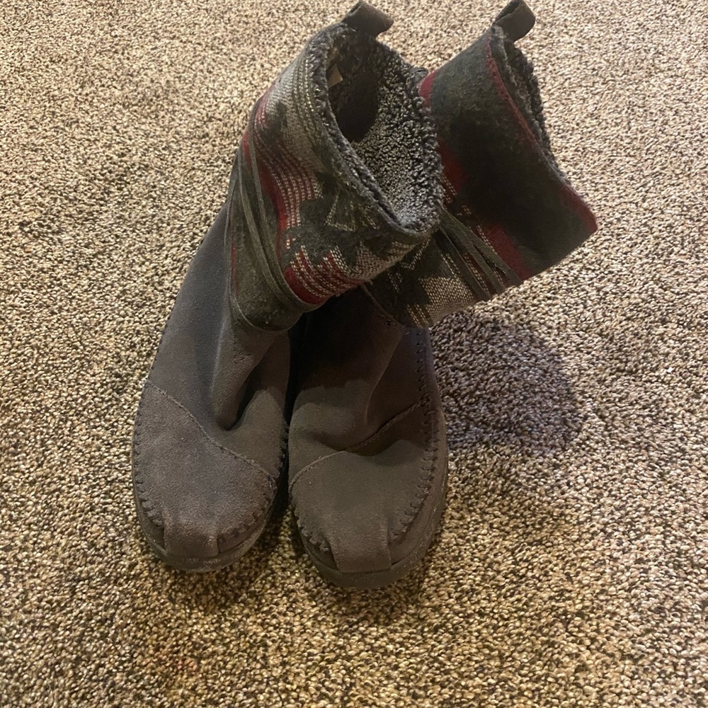 Boots - Picture 2 of 5